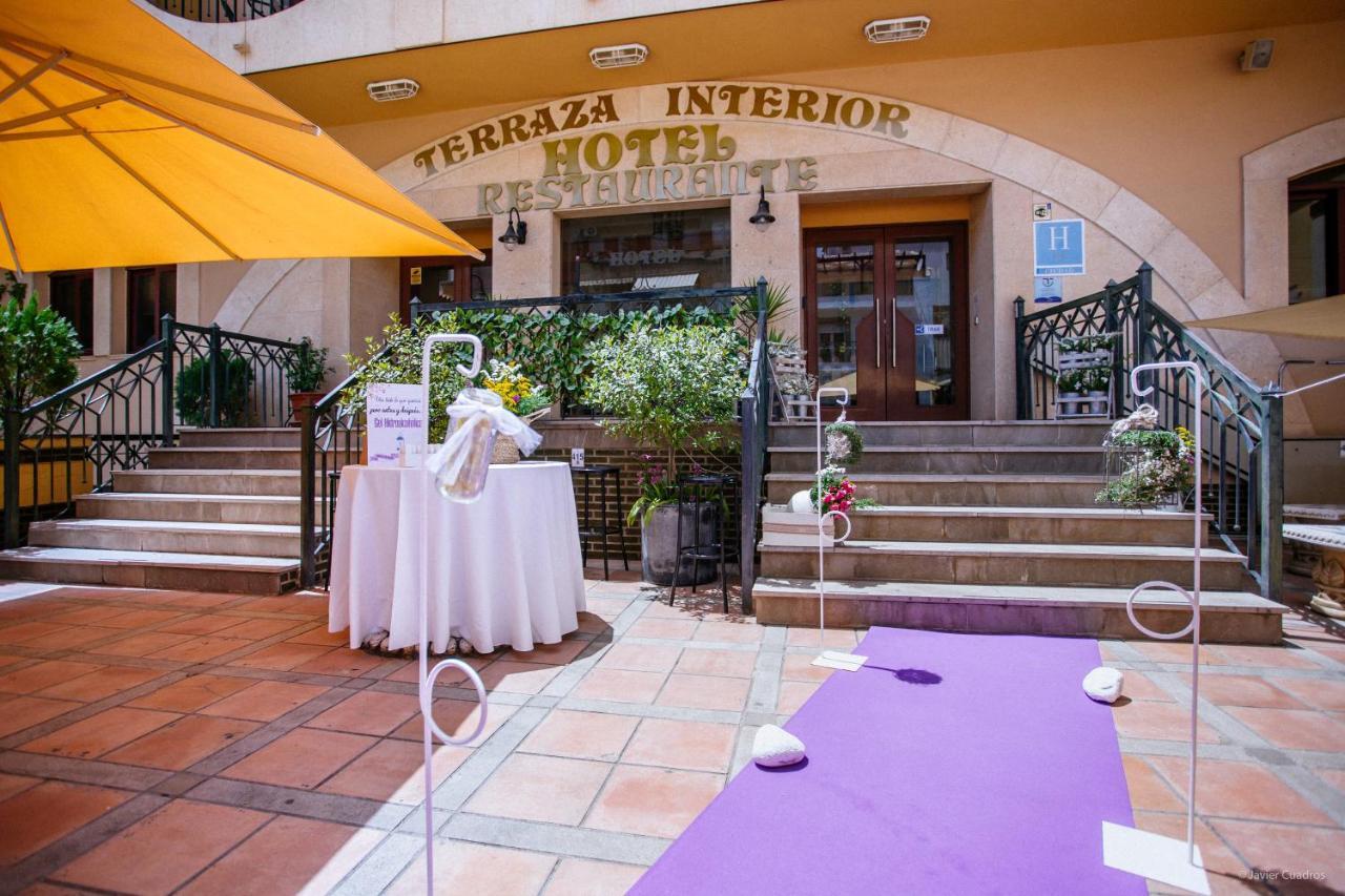 Hotel Avenida Beas de Segura Bagian luar foto