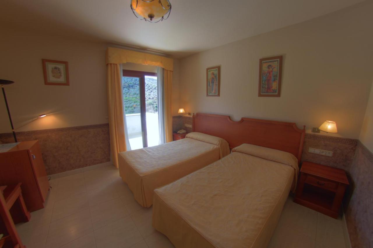 Hotel Avenida Beas de Segura Bagian luar foto