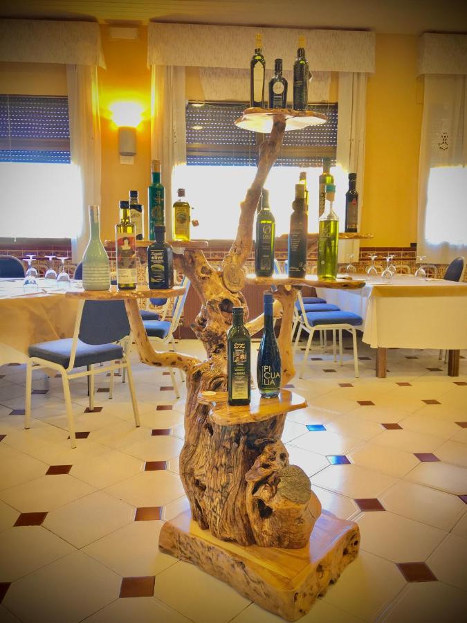 Hotel Avenida Beas de Segura Bagian luar foto