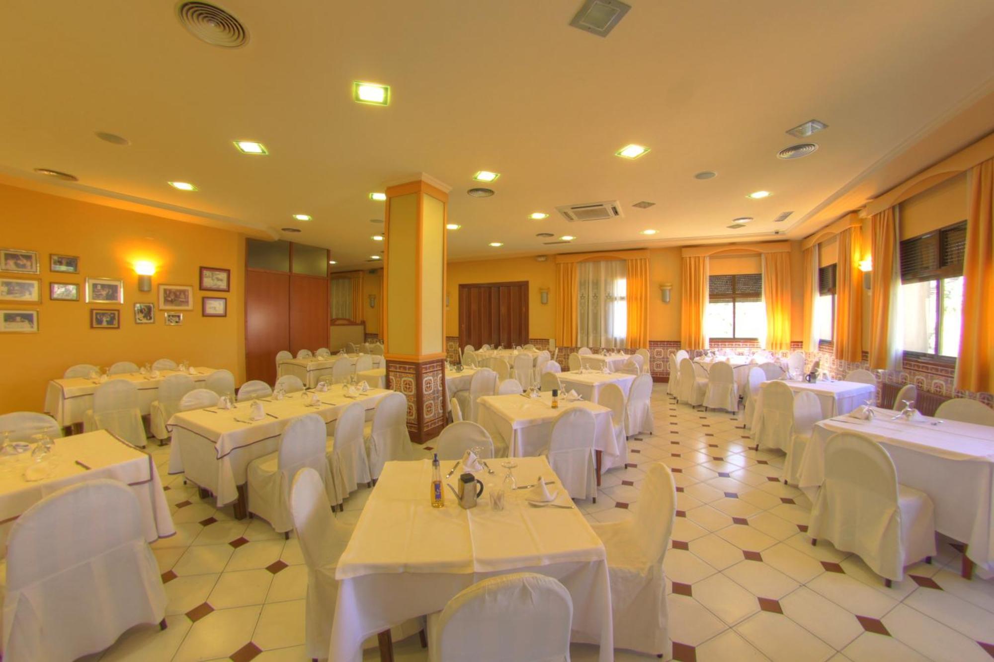 Hotel Avenida Beas de Segura Bagian luar foto