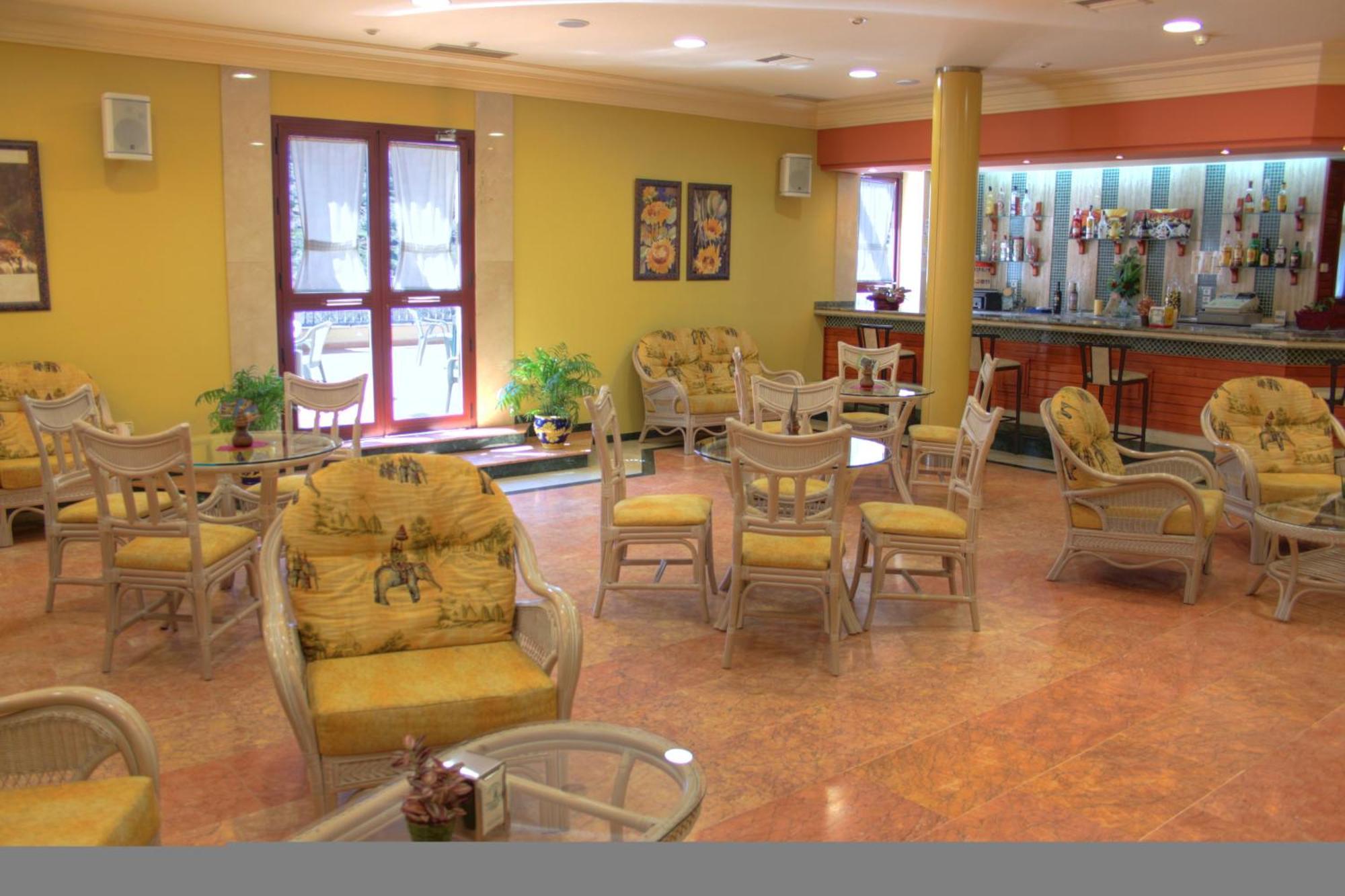 Hotel Avenida Beas de Segura Bagian luar foto