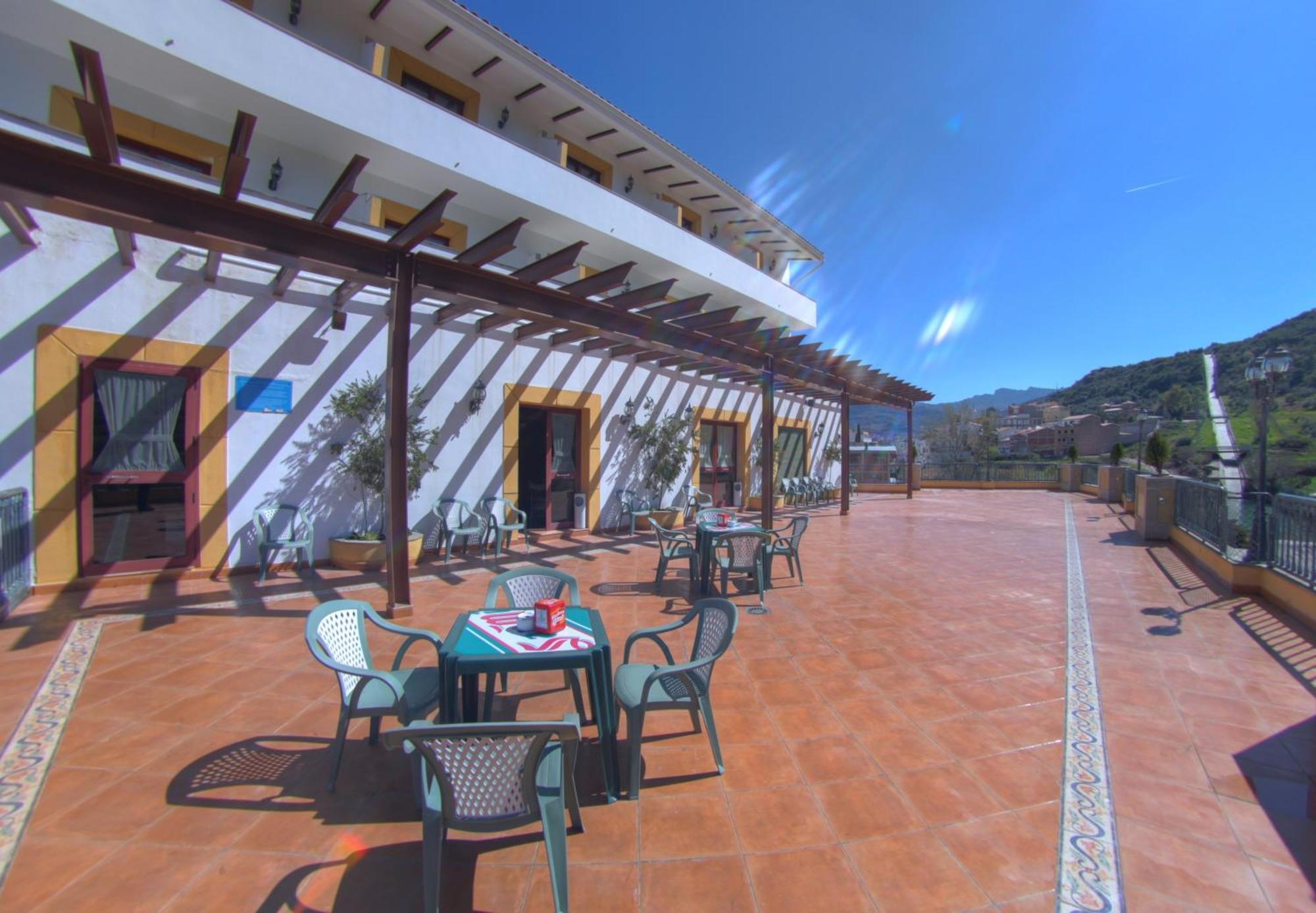 Hotel Avenida Beas de Segura Bagian luar foto