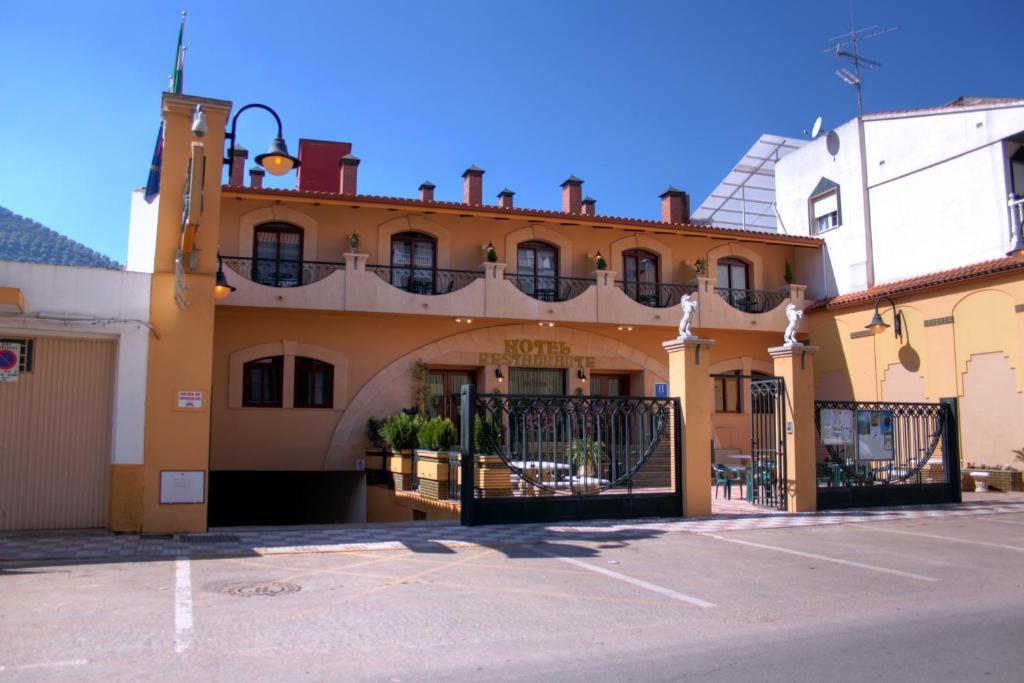 Hotel Avenida Beas de Segura Bagian luar foto