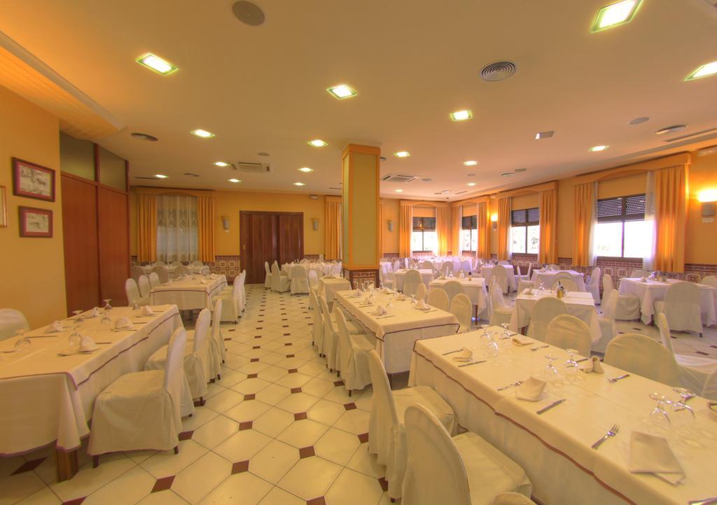 Hotel Avenida Beas de Segura Bagian luar foto
